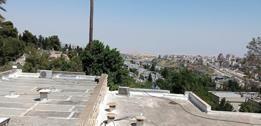 Fantastic Opportunity – Stunning Cottage for Sale in Jerusalem! No Brokerage Fee