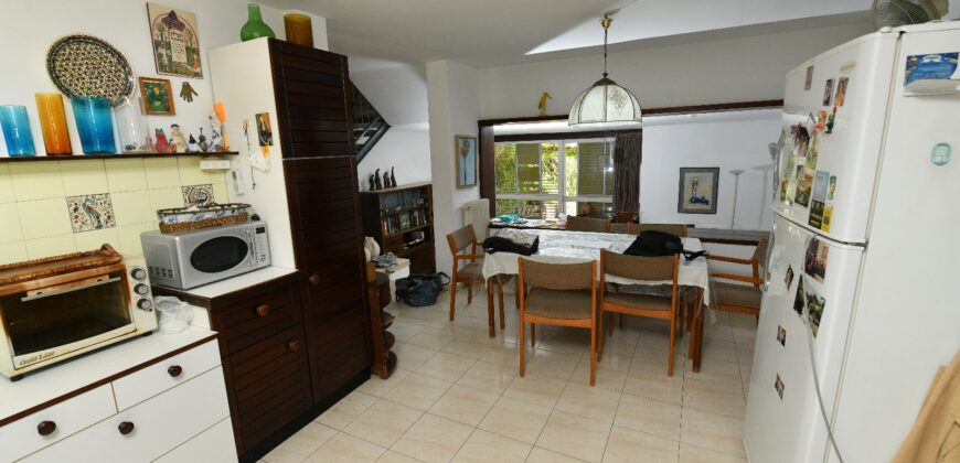 Fantastic Opportunity – Stunning Cottage for Sale in Jerusalem! No Brokerage Fee