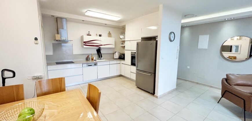 4 Bedrooms Apartment for Sale