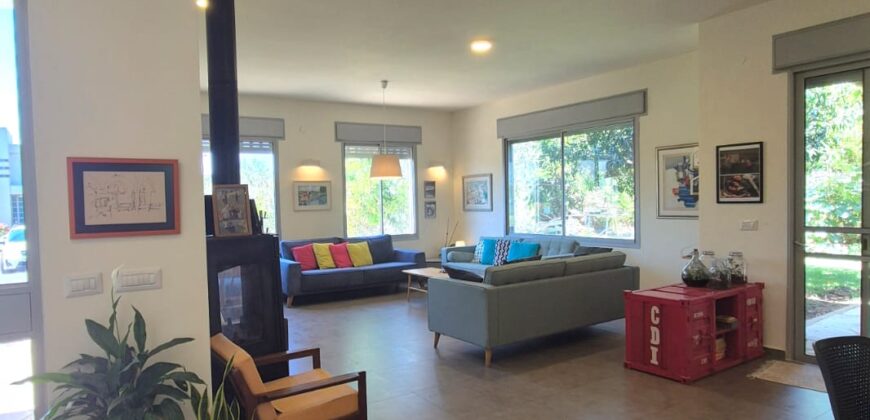 Country House for Sale in Caesarea