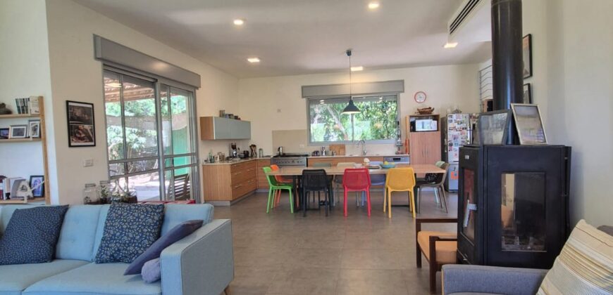 Country House for Sale in Caesarea