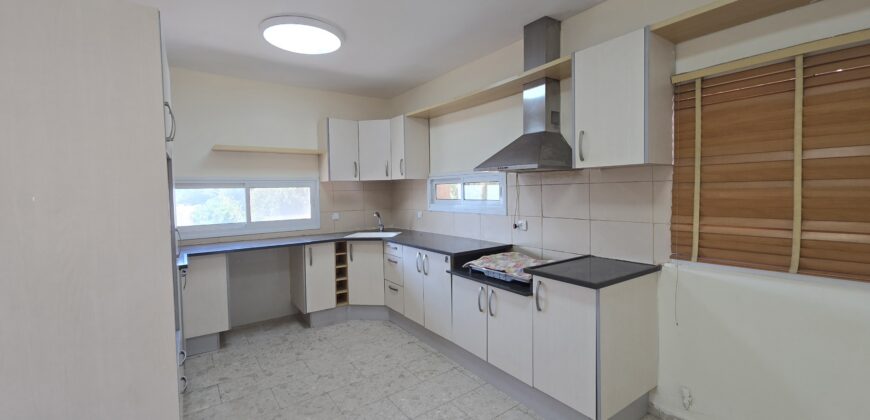 בית דו משפחתי 5 חד’ כולל ממד + יחידה עם גינה!