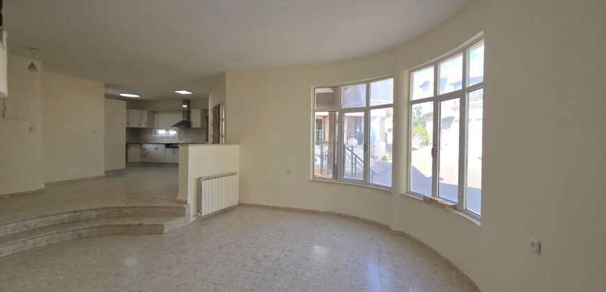 בית דו משפחתי 5 חד’ כולל ממד + יחידה עם גינה!