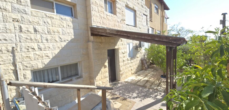 בית דו משפחתי 5 חד’ כולל ממד + יחידה עם גינה!