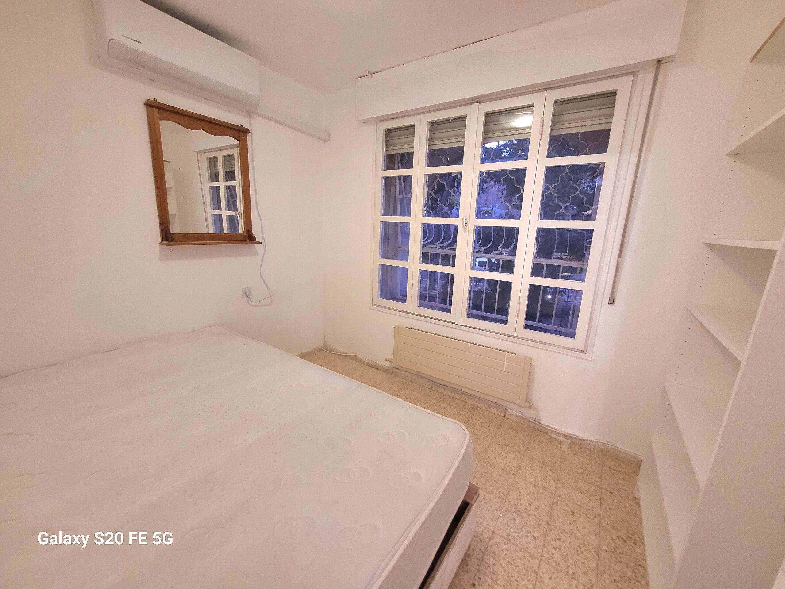 Amazing Investment Opportunity! 4 Rooms, Porch, Storage Room, Immediate!