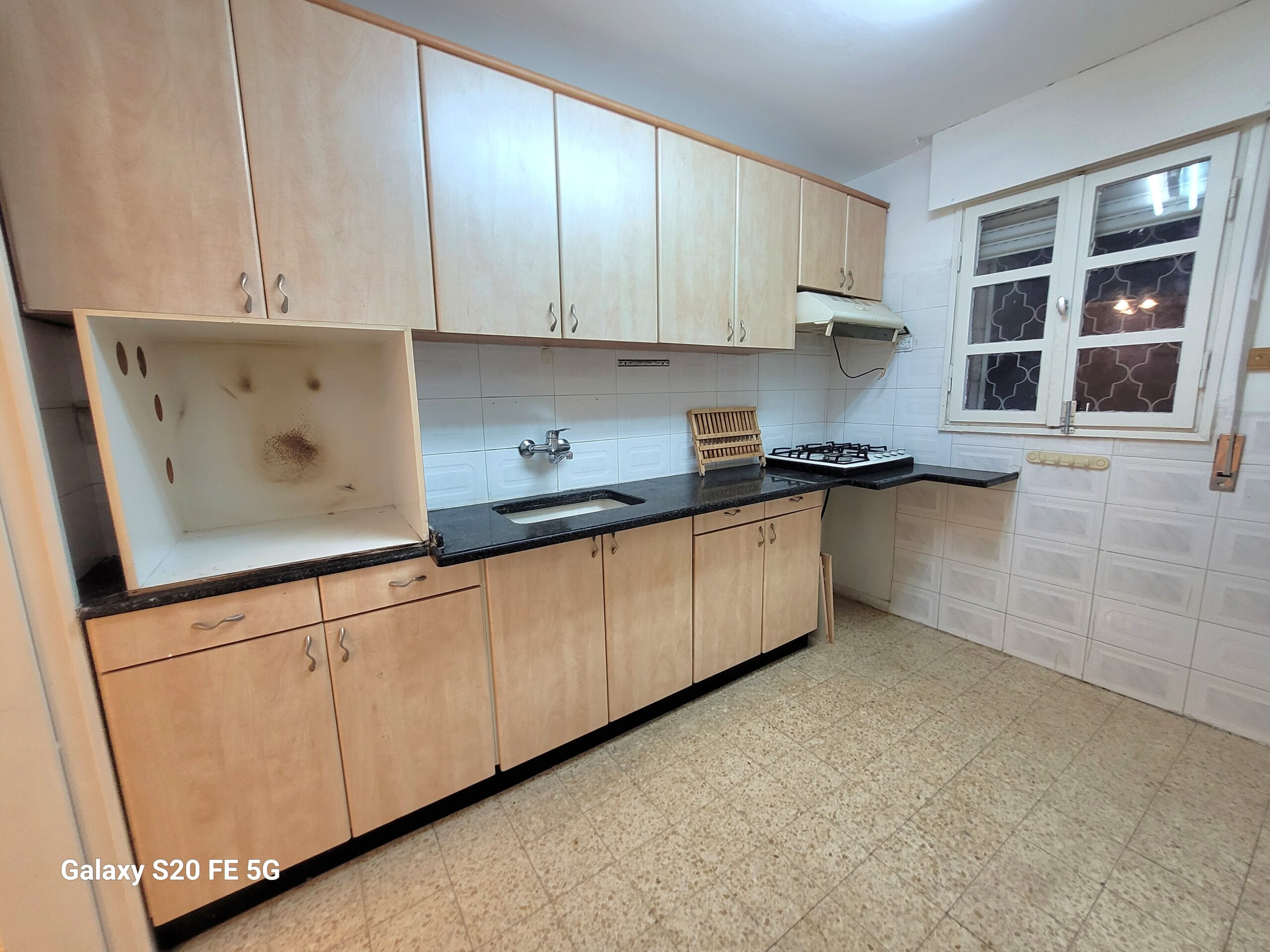 Amazing Investment Opportunity! 4 Rooms, Porch, Storage Room, Immediate!