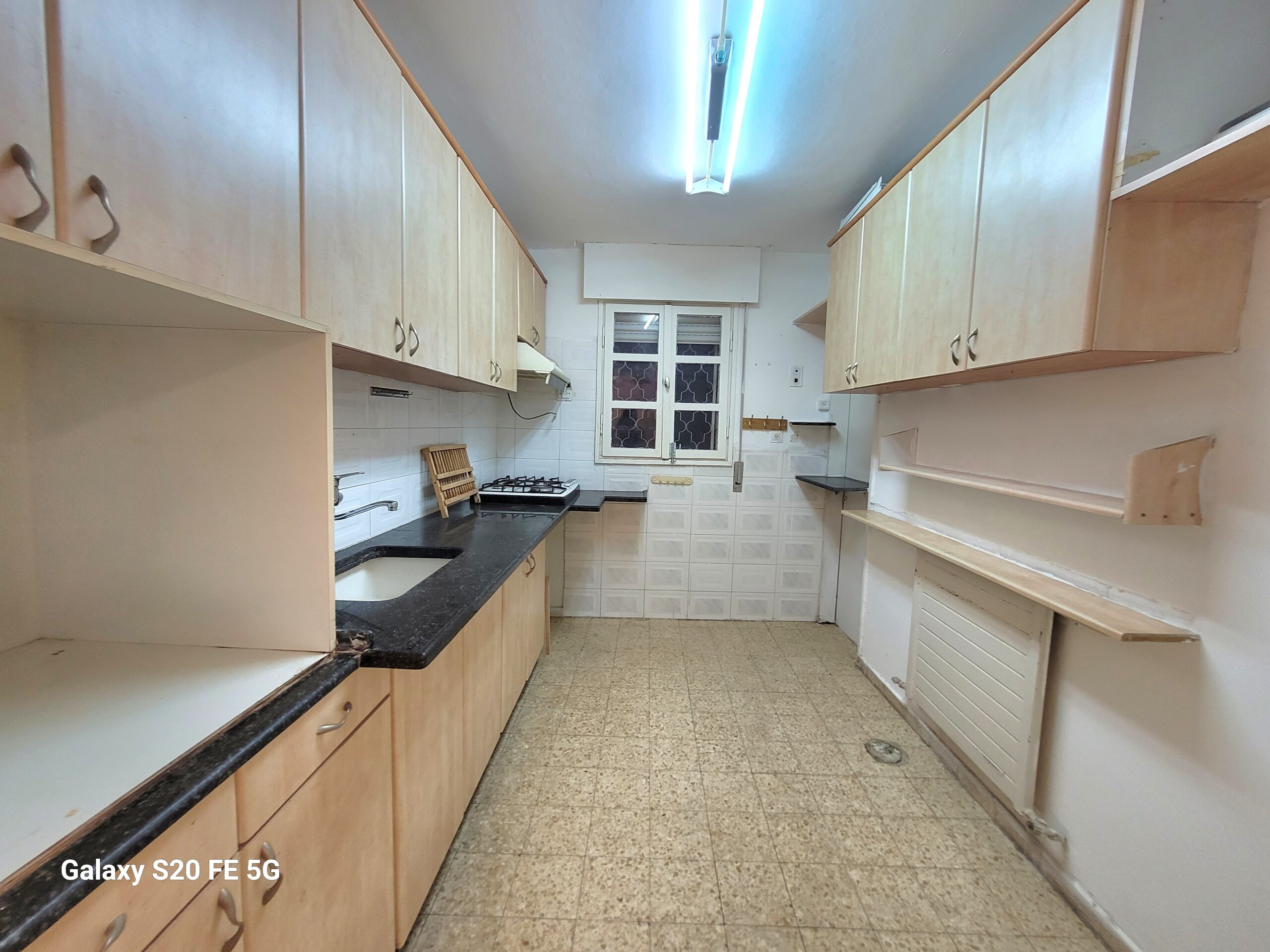 Amazing Investment Opportunity! 4 Rooms, Porch, Storage Room, Immediate!