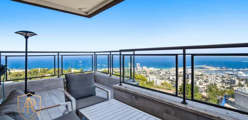 For sale! No brokerage fees! A rare luxury penthouse in a perfect location with a breathtaking view!