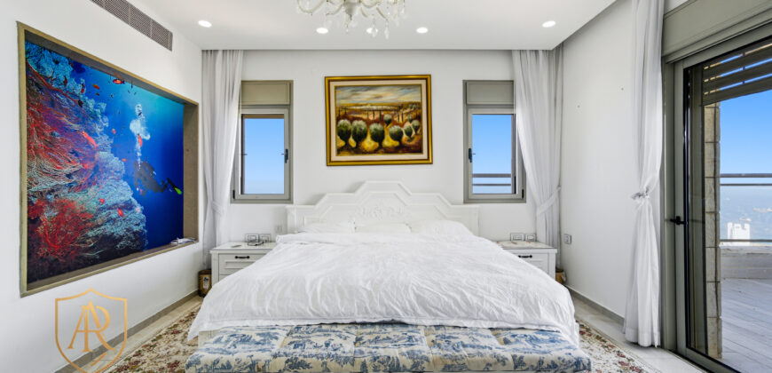 For sale! No brokerage fees! A rare luxury penthouse in a perfect location with a breathtaking view!