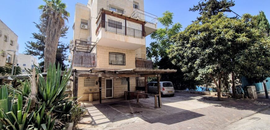 Garden Apartment with Rental Income – Peaceful Givat Shaul Gem