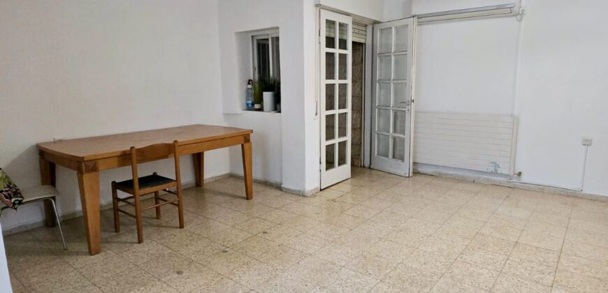 Amazing Investment Opportunity! 4 Rooms, Porch, Storage Room, Immediate!