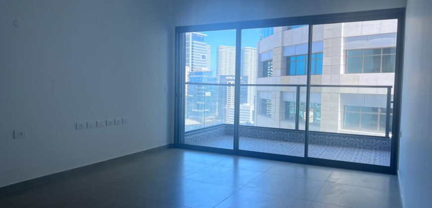 19th floor in Tel Aviv With Balcony