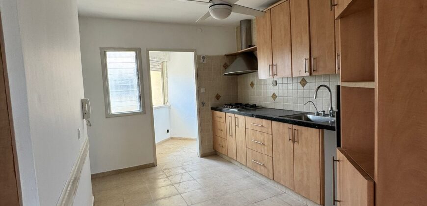 Exclusive 6 Room Penthouse – Kfar Saba