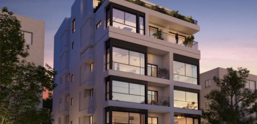 Luxury 229sqm Penthouse Walking Distance to Beach – Option for 4-6 Rooms