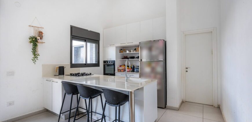 Bargain!! Garden apartment for sale in the Or Yam neighborhood! Price 2.45M