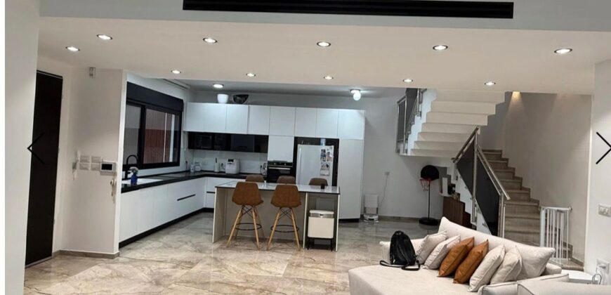 Carmei Gat Five room Penthouse – Henrietta Szold