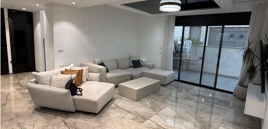 Carmei Gat Five room Penthouse – Henrietta Szold