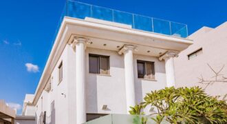 🌊 The Ultimate Seafront Sanctuary: Luxury Living in Nat-600