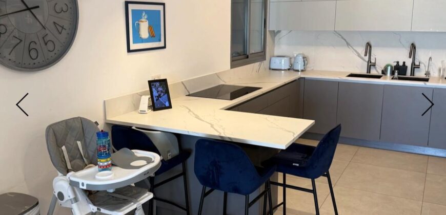 Beautifully Remodelled Four bedroom Apartment near Carmei Tzion synagogue