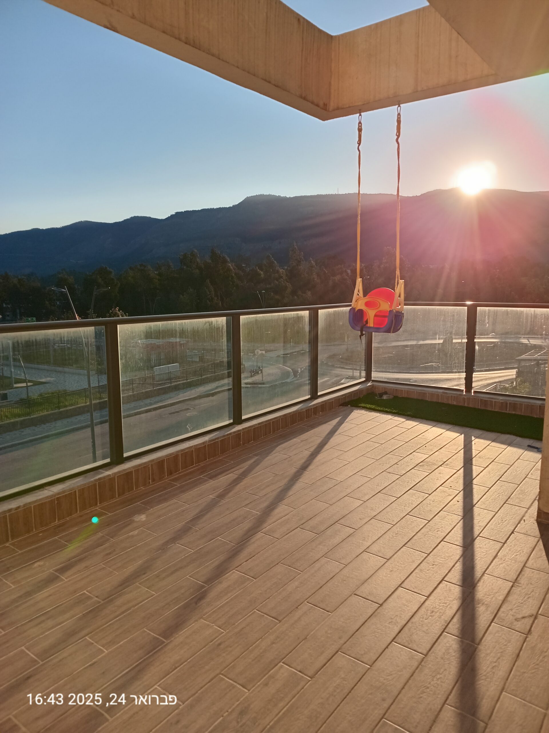 No brokerage. Excellent for investment! 4-room apartment in Kiryat Shmona Israel, rented for $1200!