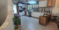 Looking for a large, green garden?