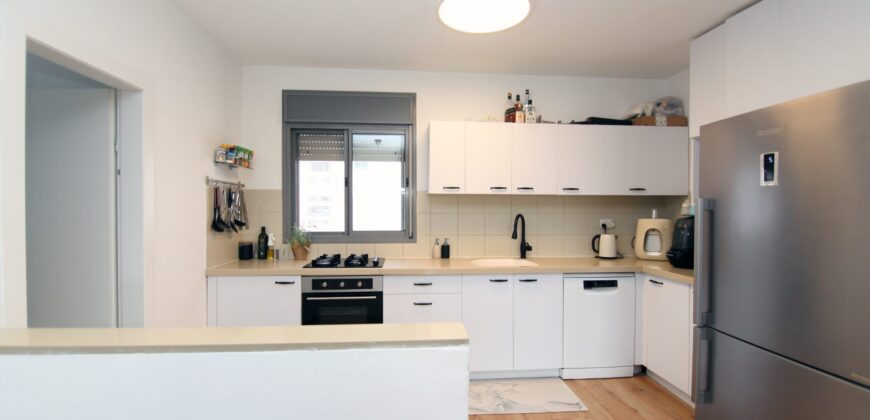 🏡 For Sale in Kiryat HaSharon 4-Room Apartment