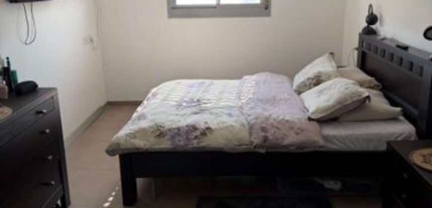  3-room apartment with sea view in Tirat Carmel-for sale